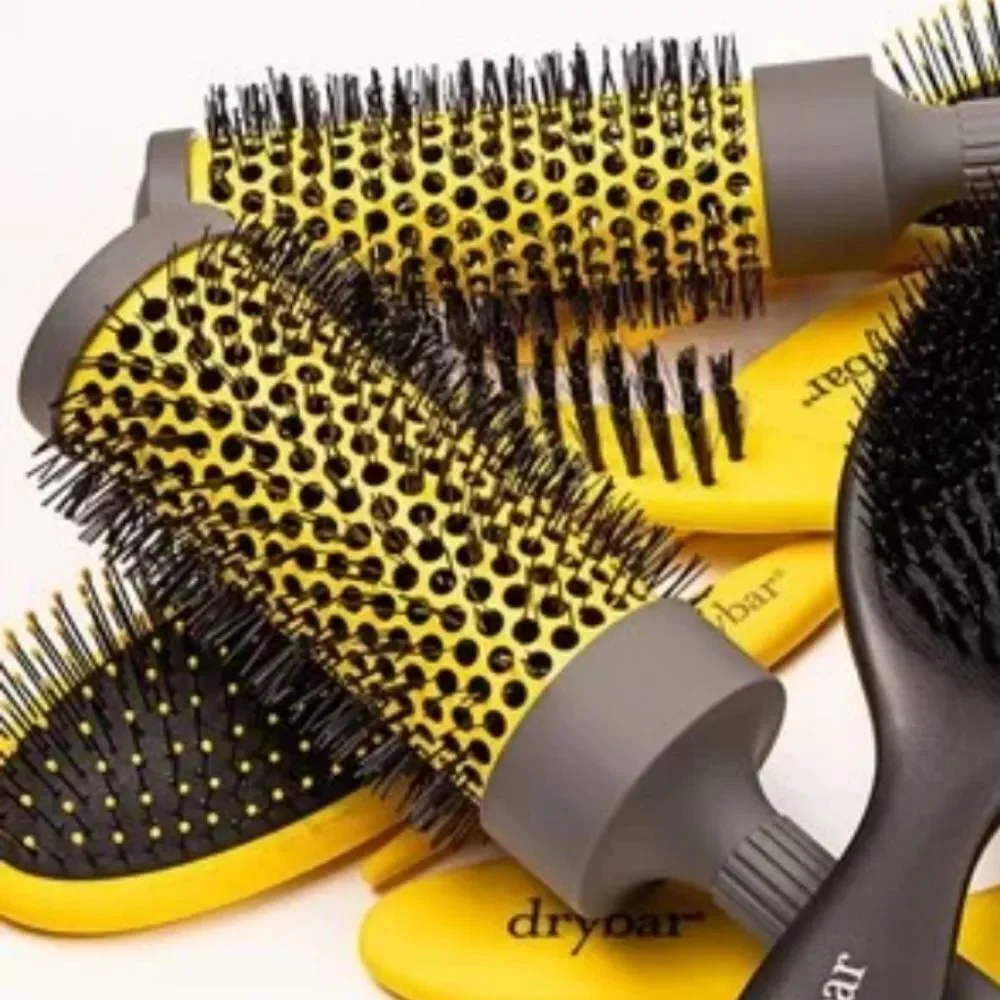 Drybar Double Pint Large‎ 2.75 Ceramic Barrel Brush